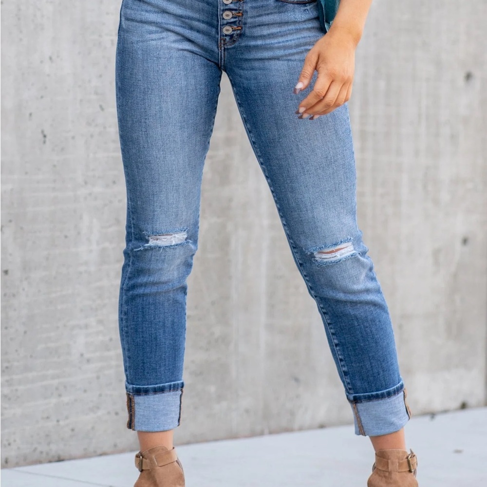 Kancan High Rise Distressed 5 Button Closure Whiskered Denim Jeans. Size 15/31